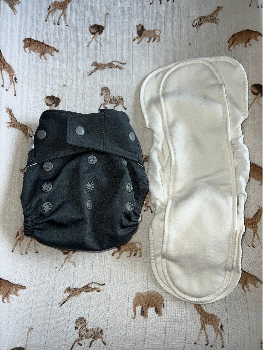 Grovia hybrid all in two diaper shell with 2 inserts